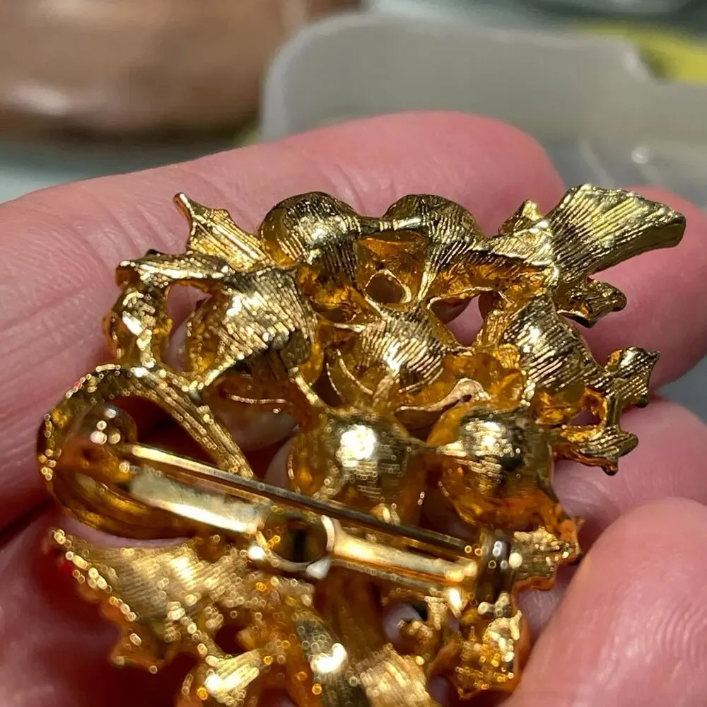 Christmas Brooch with pearls. Vintage